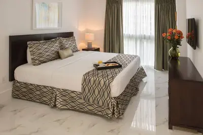 Image de Prime Location! Onsite Pool, Fully Equipped Kitchen