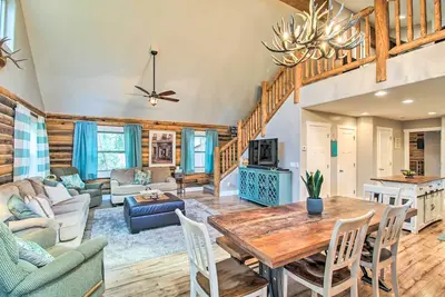 Image de 1 Mi to Lake: Chic Arizona Cabin w/ Large Porch!