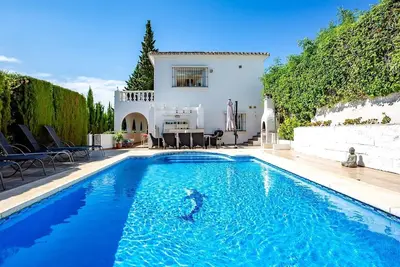 Image de Villa \"Ophelia\" avec vue sur la mer, piscine chauffée et Wi-Fi.