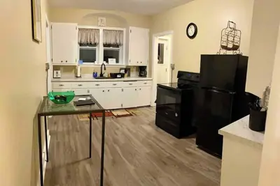 Image de Hurley, 1 block from Famous Silver Street