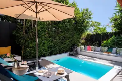 Image de Sea Point Villa + Pool + Solar/Battery (Instow Cottage)