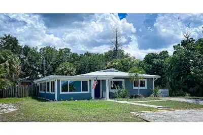 Image de \"The Barnacle\"- Centrally located w/ pool