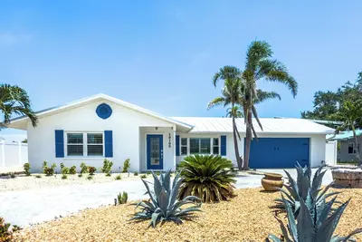 Image de Private oasis close to Ami with Pool and Spa!