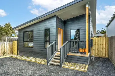 Image de The house with the orange door, Inverloch
