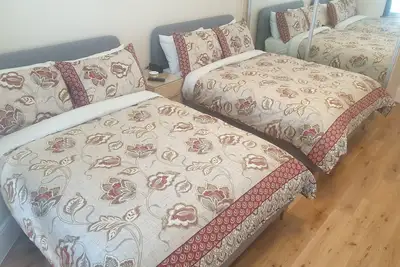 Image de London Luxury Spacious 2 Bedroom Apartment 5 mins from Ilford Stn.