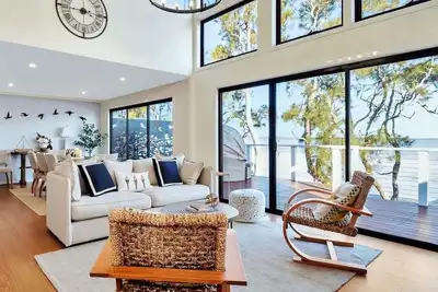 Image de Lakes Breeze: A Picturesque Waterfront Lake House with Lots of Fun