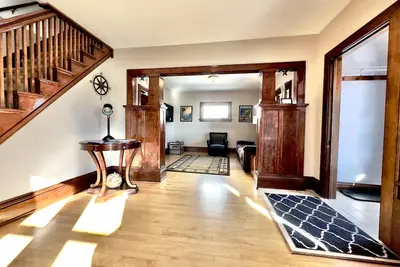 Image de Vintage House Downtown - Spacious - Has it all!