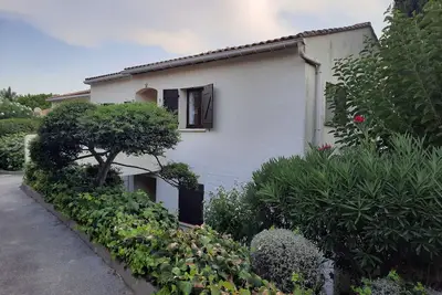 Image de Cavalaire sur Mer Apt T3-160 m beach - 800 m town centre. Private pkg