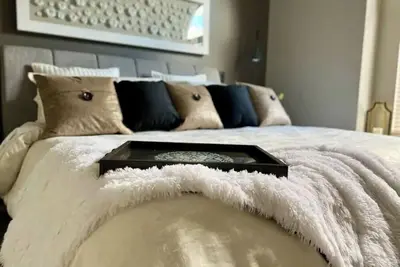 Luxury 3br Home, Comfy 🛌, WiFi, Quiet, Near