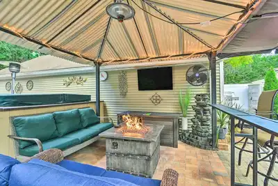 Image de Pet-Friendly Taylor Home w/ Backyard Oasis!