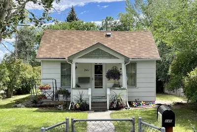 Image de 1-bedroom vacation home in a quiet neighborhood just 4 minutes to the Wind River
