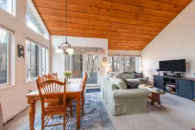 Image de The Fox Den by Jei Rentals | Loon Mountain