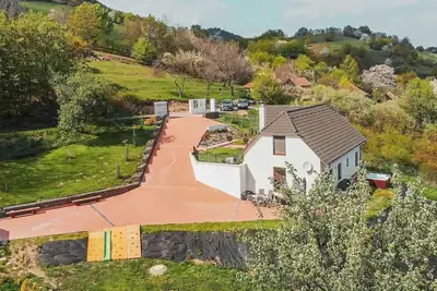 Image de Captivating 3-Bedrooms Cottage in the hills