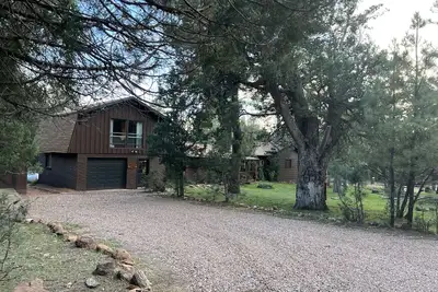 Image de Horse friendly Mountain Hideaway under the rim with scenic views!