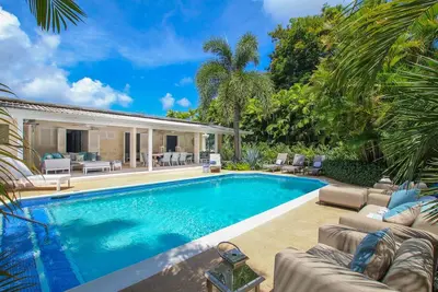 Image de Amazing 3-bed Villa 5 mins from Beach - Palm Grove 1