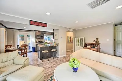 Image de Near I-405 & 1 Mi to Dtwn! Kirkland Family Home