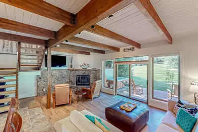 Image de Stylishly Remodeled Mountain Retreat on Eagle Vail Golf Course