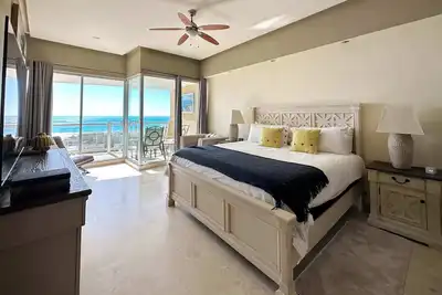 Image de Beachfront Condo w/ Stunning Views Tranquil Stay