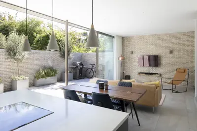 Image de Stylish Modern London House. Extremely Private and Safe.