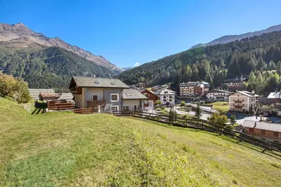 Image de Appartement \"Vittoria Trilo\" avec vue sur les montagnes, terrasses et Wi-Fi.