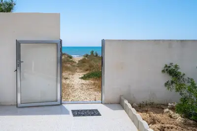 Image de Villa Rosa avec accès à la mer, bain à remous et climatisation, pour les animaux domestiques