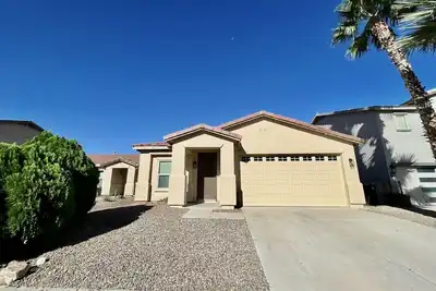 Image de Spacious Remodeled House.