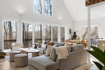 Image de Curated Contemporary for lakes, forest & ski hills