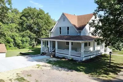 Image de Cheerful 4 bedroom/2. 5 bathroom home