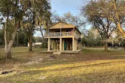 Image de Book a little getaway before summer is gone…