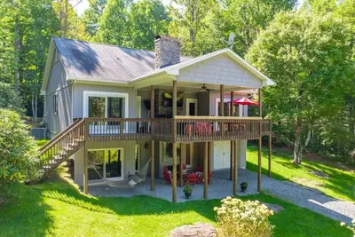 Image de Gorgeous Cottage with Hot Tub in Boone Nc!