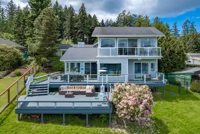 Image de Waterfront 3br/2ba Mt Rainier Views, Private Beach