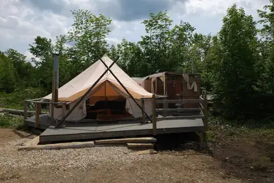 Image de Luxury Bell Tent with Outdoor Bathroom