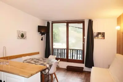 Image de Studio équipé pour 4 personnes  vue pistes