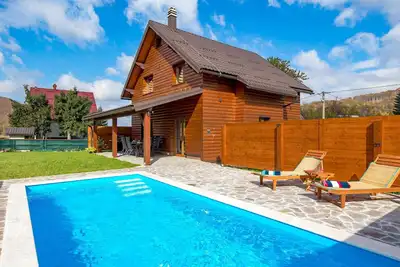 Image de Superbe maison à Tuk Vojni avec jacuzzi