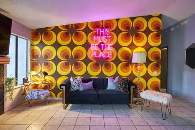 Image de “The Place” Retro Oasis w/Pool, PacMan, & PingPong