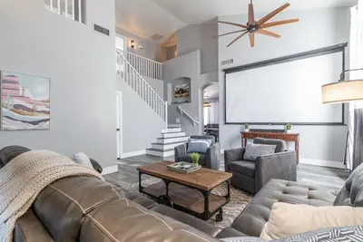 Image de Huge 4 bedroom home filled with entertainment for all!