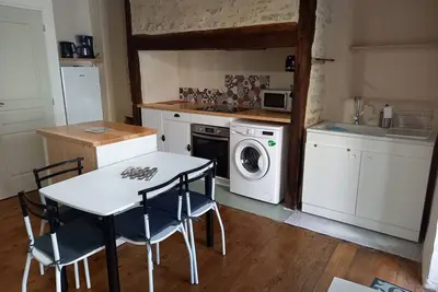 Image de Petite maison de centre-ville meublée