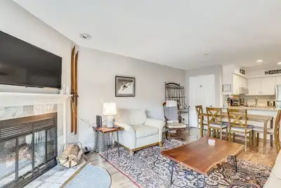 Image de Pico E202 Ski on/off at Pico Mountain renovated and views of the slopes. (please note this unit has No Air Conditioning)