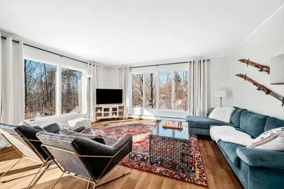 Image de All-season private cottage near skiing, golf, trails + lakes