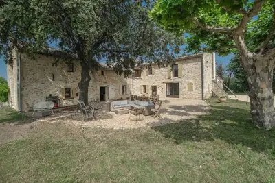 Image de Le Mas d'Hélène en pleine campagne