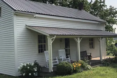 Image de Greenwood Farm log cabin close to the Bourbon Trail and Keeneland
