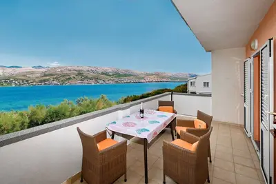 Image de Appartement en bord de mer à Pag avec.