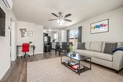 Image de The Fsu Den| 1bd/1bth| Next to Gazebo Gardens!