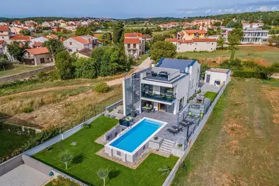 Image de Belle maison à Pomer avec WiFi