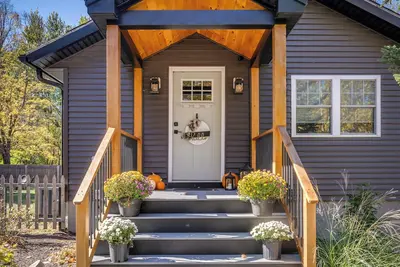 Image de 3br House w/ backyard 5 min to Beautiful Downtown Wolfeboro