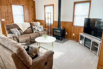 Image de Cozy Home-Close to Lake & Centrally Located!