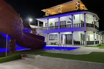 Image de Exclusive Luxury Villa: Private Water Slide & Spa Oasis