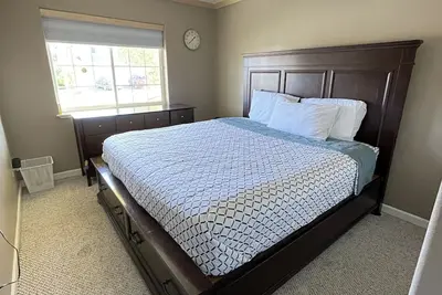 Image de A cozy 4 bedroom with 2. 5 Bath in S. Anchorage with walking and jogging trail.