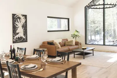 Image de Beautifully Designed 4 Season The  New Casa Noir