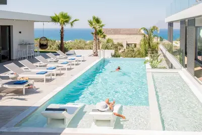 Image de Glamorous Villa with Two Swimming Pools and great view